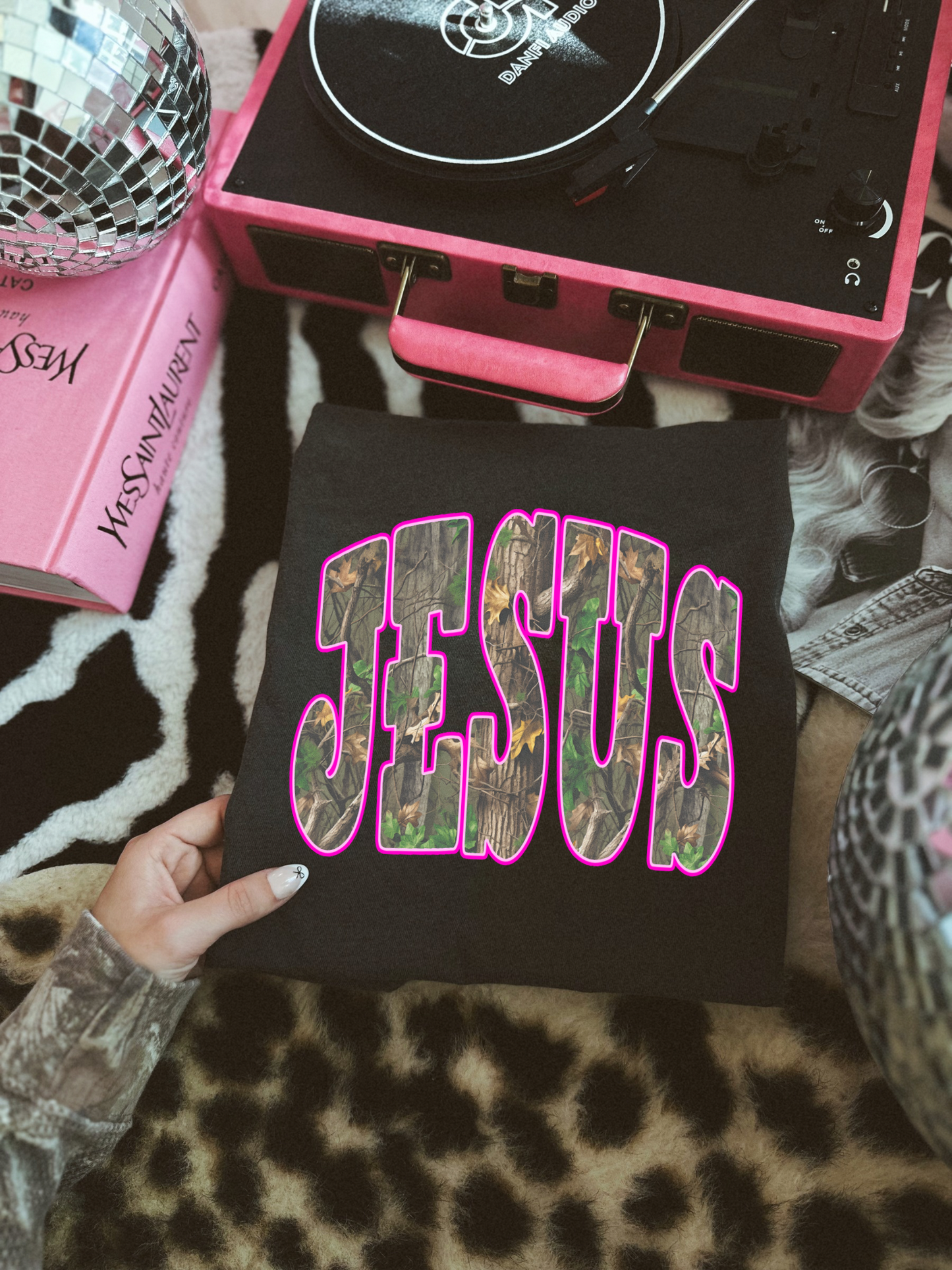 JESUS PINK CAMO BLACK TEE