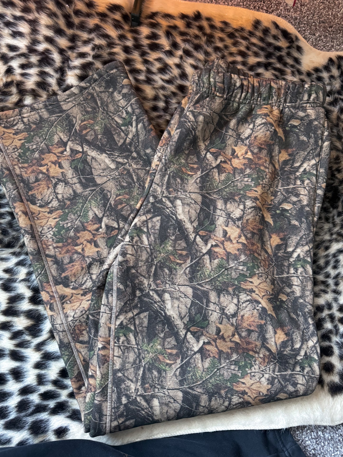 EVERGREEN DARK CAMO LOUNGE SWEATPANTS