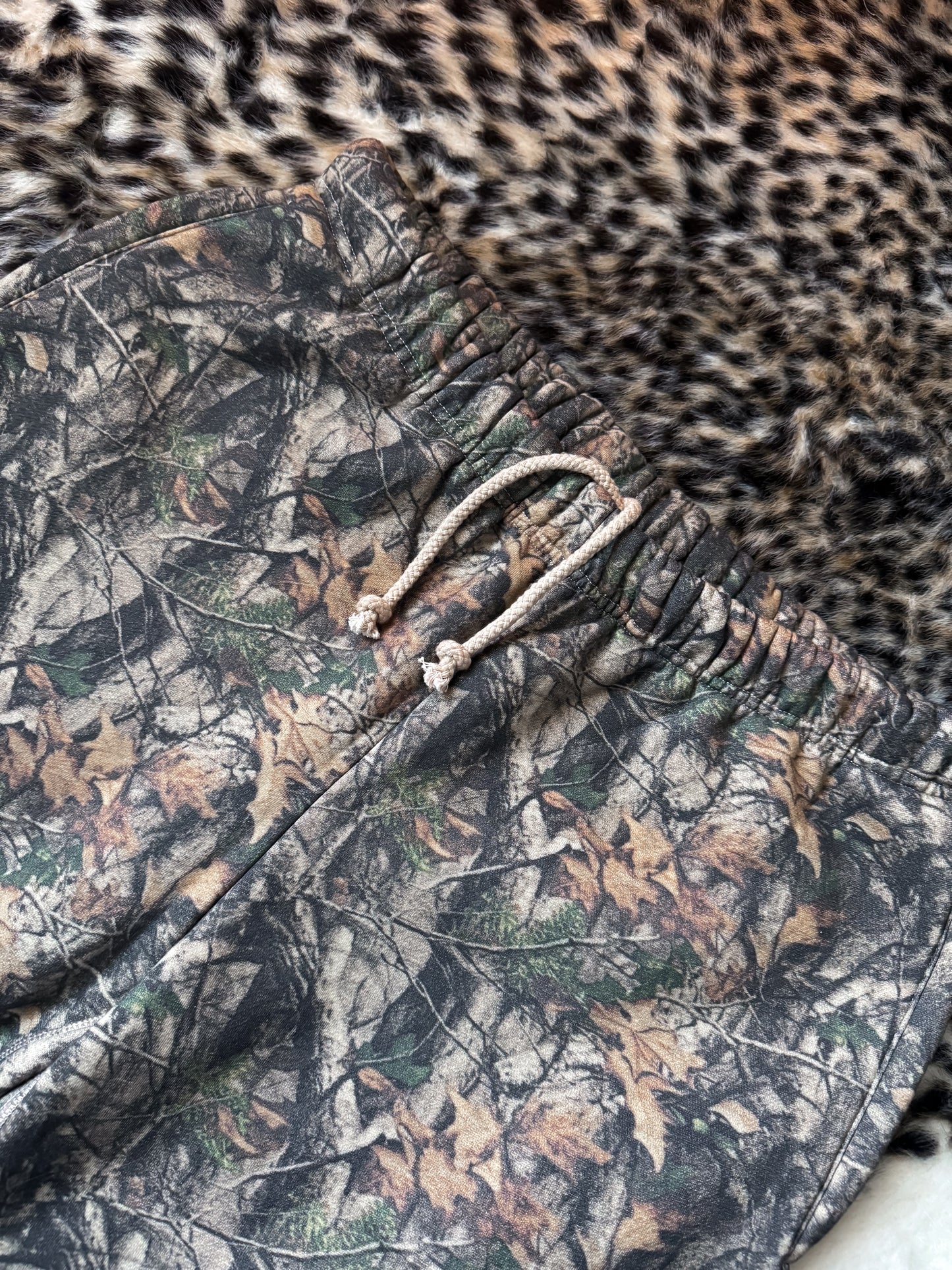 EVERGREEN DARK CAMO LOUNGE SWEATPANTS