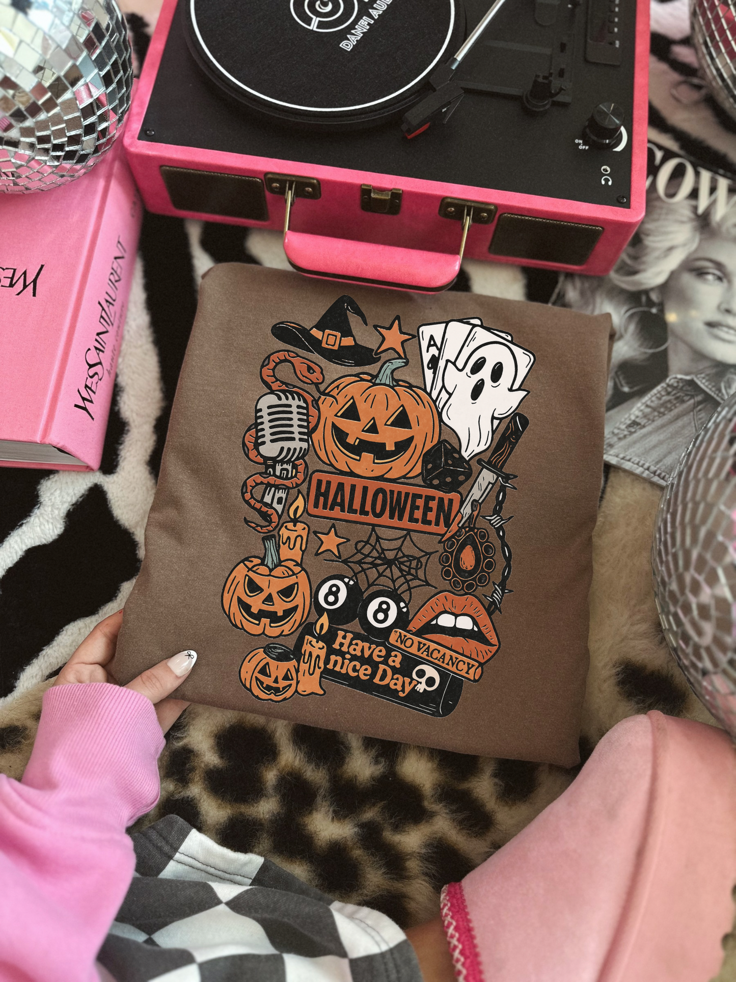 RETRO HALLOWEEN COLLAGE ESPRESSO TEE